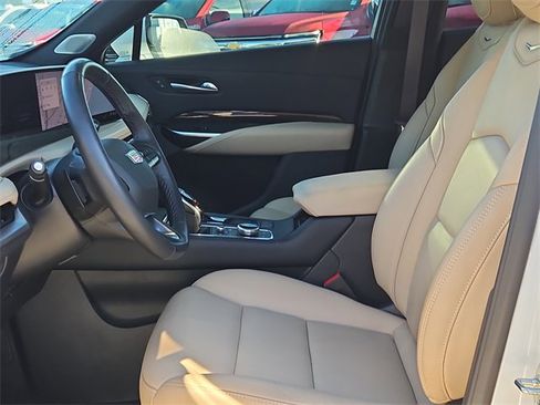 Used 2025 Cadillac XT4 Premium Luxury w/ Cold Weather Package image 15