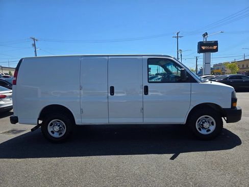 Used 2023 Chevrolet Express 2500 w/ Driver Convenience Package RWD image 5