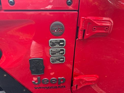 Used 2018 Jeep Wrangler Unlimited Rubicon AWD/4WD image 7