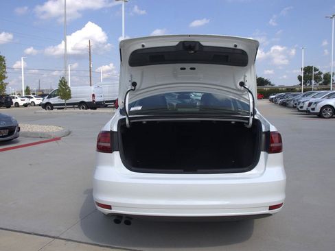 Used 2017 Volkswagen Jetta SEL image 10