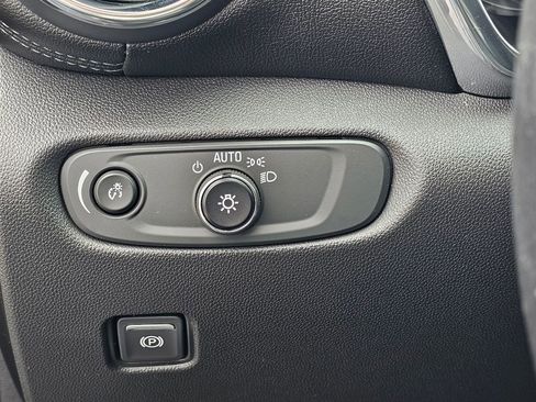 Used 2020 Chevrolet Blazer LT image 15