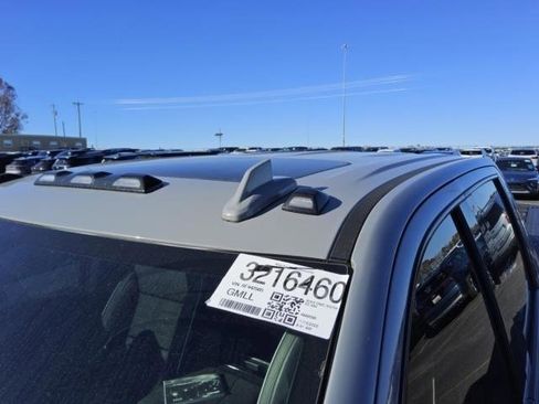 Used 2024 GMC Sierra 2500 AT4X image 2