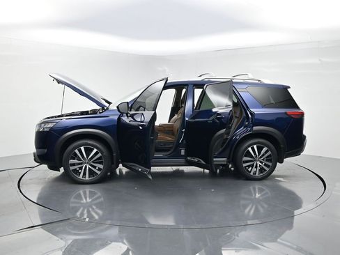Used 2025 Nissan Pathfinder Platinum w/ Cargo Package FWD image 31