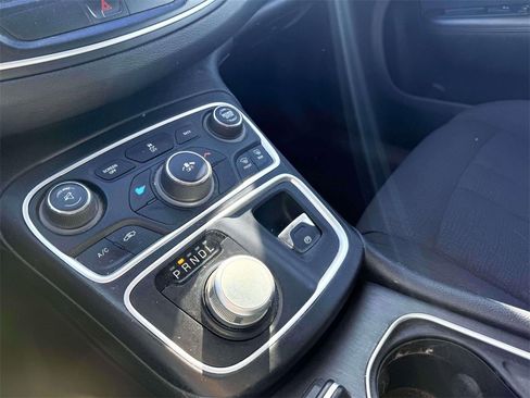 Used 2016 Chrysler 200 Limited image 19