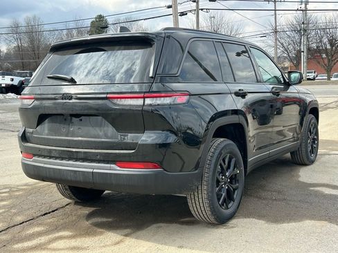 New 2026 Jeep Grand Cherokee Altitude AWD/4WD image 5