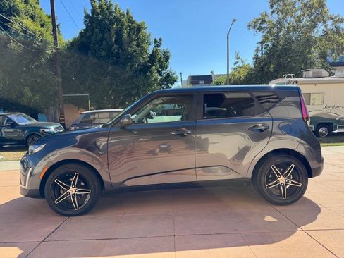Used 2023 Kia Soul LX FWD image 4