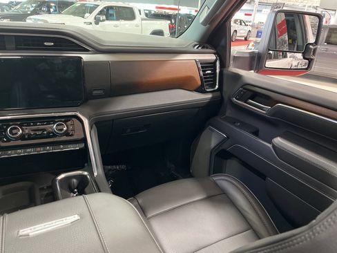 Used 2024 GMC Sierra 3500 Denali w/ Denali Reserve Package image 23