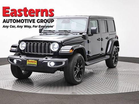 Used 2025 Jeep Wrangler Unlimited Sahara AWD/4WD image 1