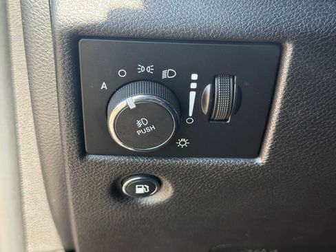 Used 2019 Jeep Grand Cherokee Limited w/ Luxury Group II RWD image 23