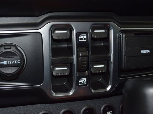 Used 2021 Jeep Gladiator Overland w/ Popular Equipment Package image 27