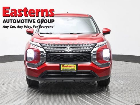 Used 2024 Mitsubishi Outlander ES AWD/4WD image 2