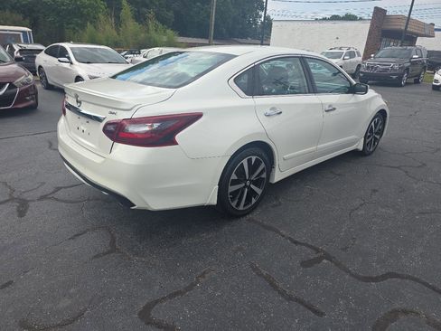 Used 2018 Nissan Altima 2.5 SR FWD image 6