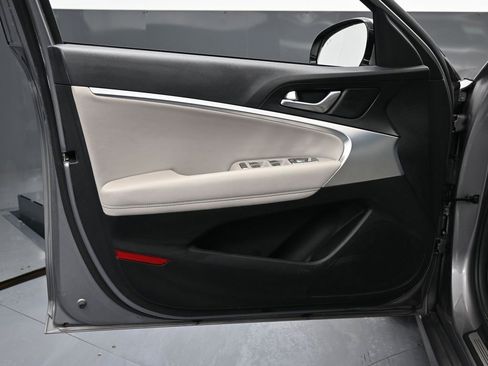 Used 2023 Genesis G70 2.0T image 39