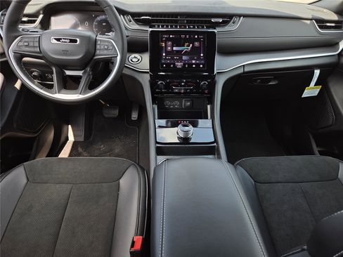 New 2025 Jeep Grand Cherokee Altitude image 41