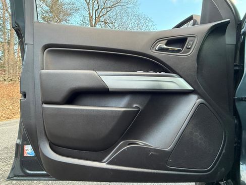 Used 2018 Chevrolet Colorado LT w/ LT Convenience Package image 12