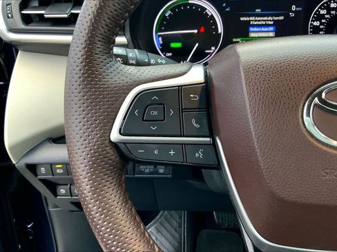 Used 2022 Toyota Sienna Platinum image 22