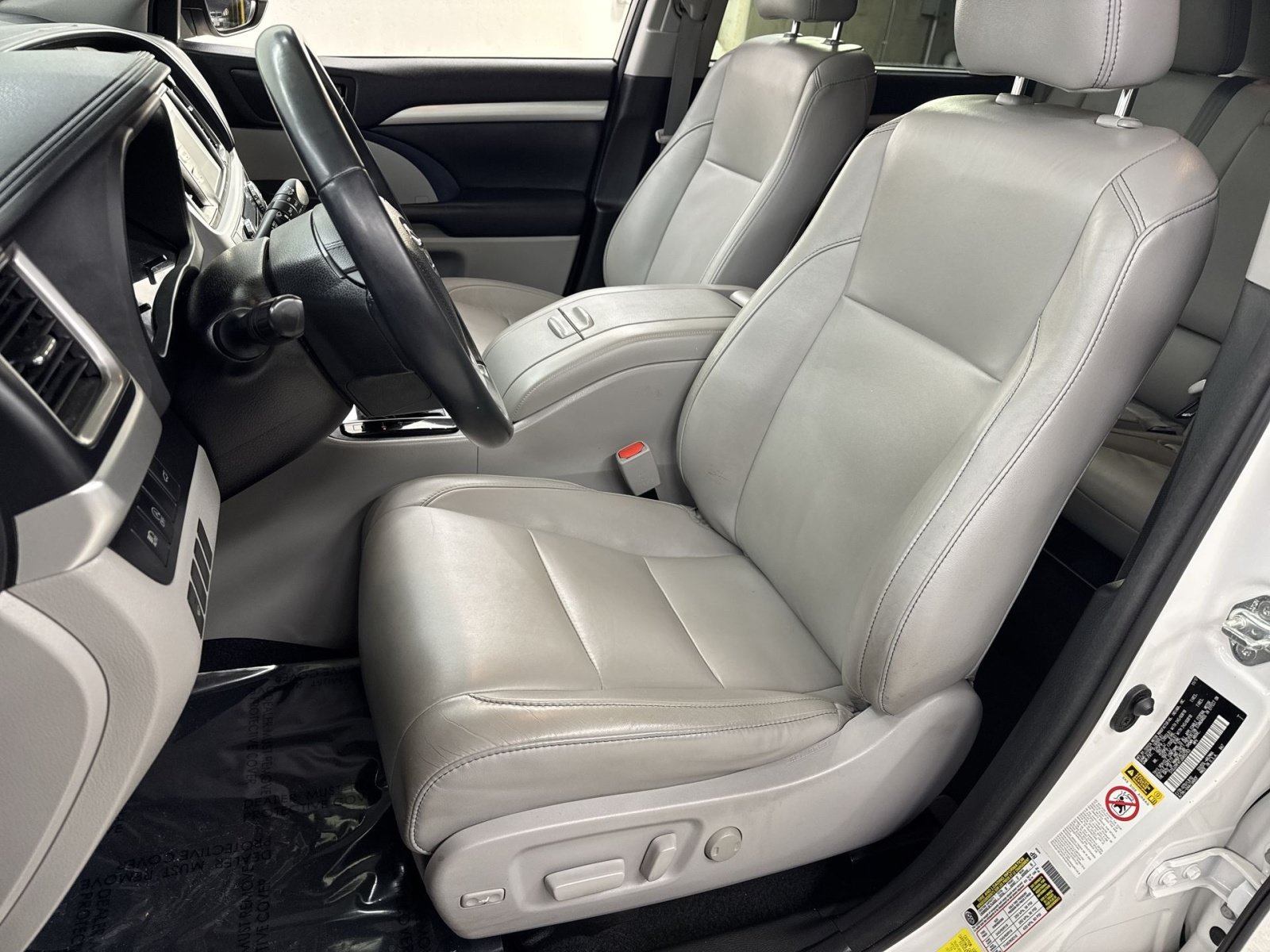 Used 2018 Toyota Highlander XLE AWD/4WD image 25