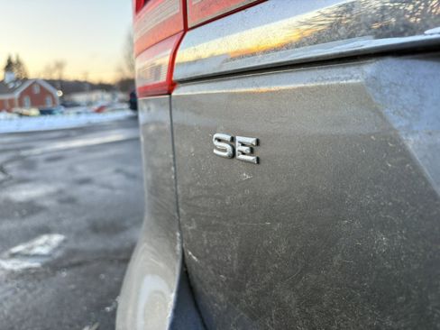 Used 2018 Volkswagen Atlas SE w/ R-Line Package image 12