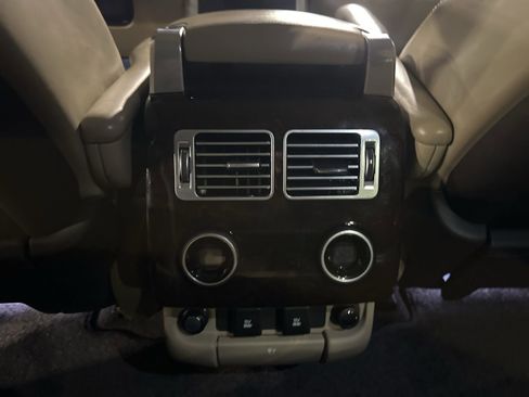 Used 2020 Land Rover Range Rover HSE image 12
