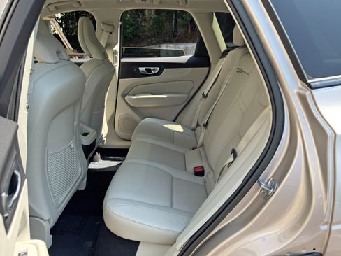 Used 2023 Volvo XC60 B5 Plus AWD/4WD image 42