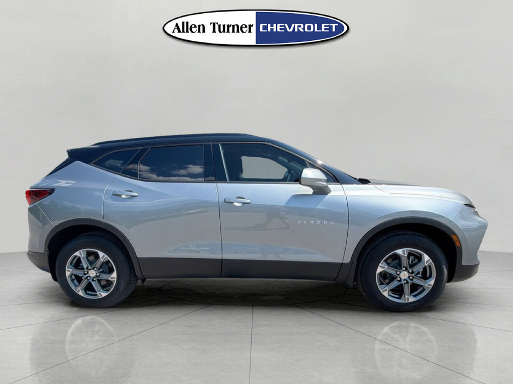 New 2026 Chevrolet Blazer LT w/ Convenience Package FWD image 3