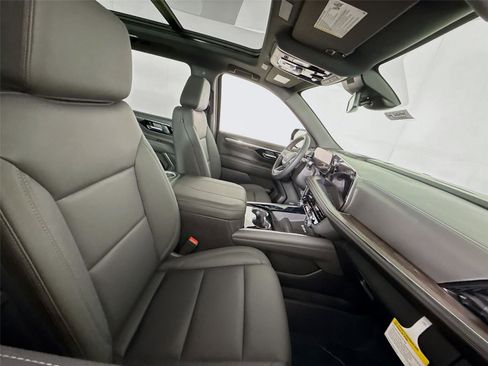 New 2026 Chevrolet Suburban Z71 w/ Comfort Package AWD/4WD image 24
