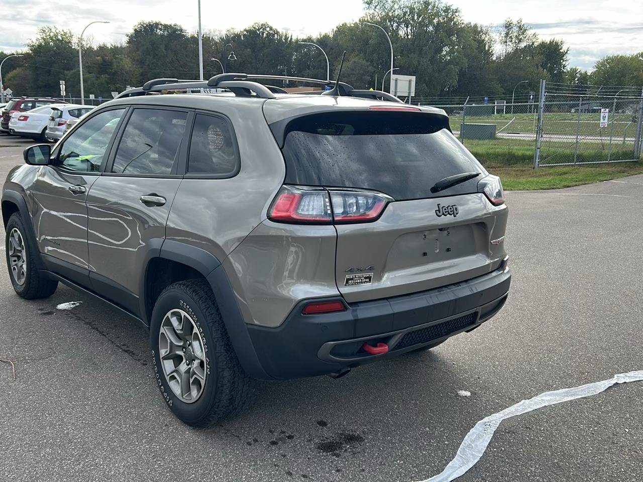 Used 2020 Jeep Cherokee Trailhawk w/ Cold Weather Group AWD/4WD image 7