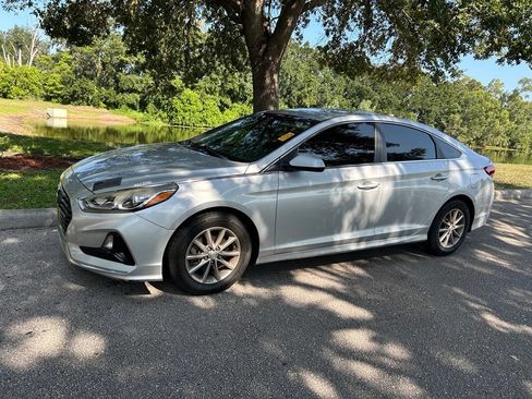 Used 2018 Hyundai Sonata SE FWD image 2