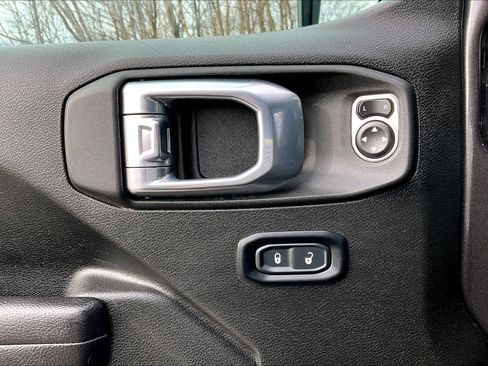 Used 2024 Jeep Wrangler Unlimited Rubicon w/ Technology Group image 31