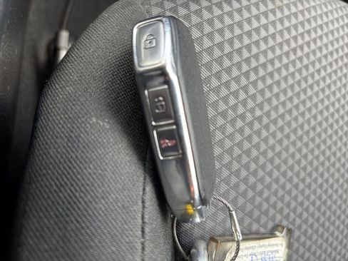 Used 2025 Kia Soul LX w/ LX Technology Package FWD image 22