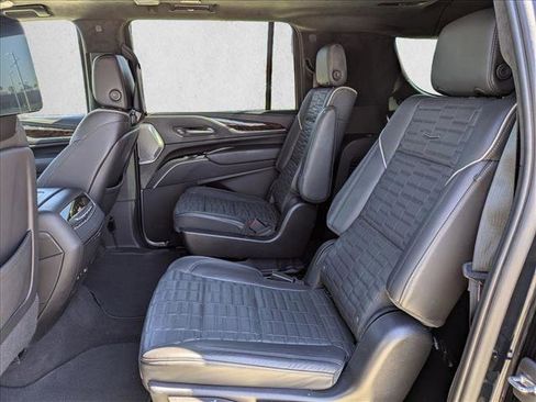 Used 2023 Cadillac Escalade ESV Sport Platinum w/ LPO, ONYX Package AWD/4WD image 21