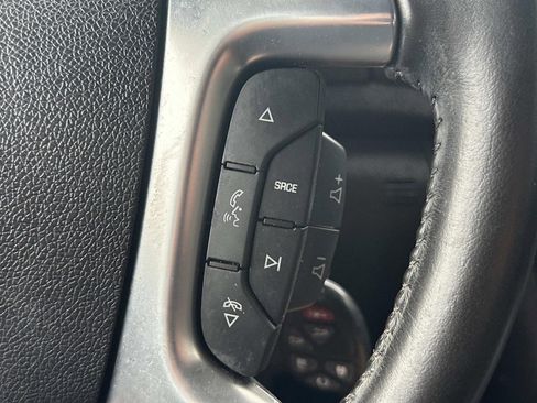 Used 2017 Chevrolet Traverse LT w/ Style and Technology Package image 18