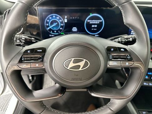 Used 2025 Hyundai Elantra Limited FWD image 23