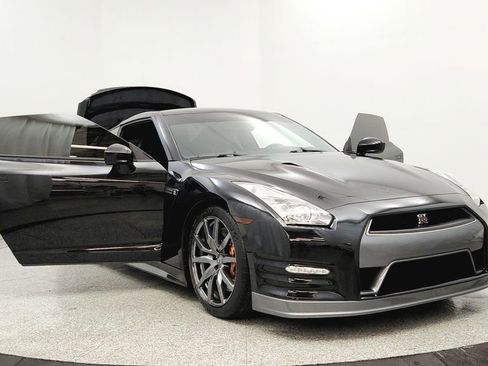 Used 2014 Nissan GT-R Premium image 12