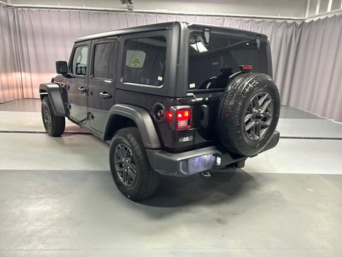 Used 2025 Jeep Wrangler Unlimited Sport AWD/4WD image 5