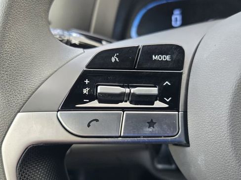 Used 2024 Hyundai Elantra SE FWD image 21