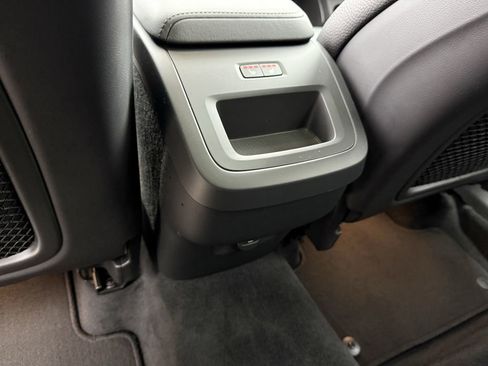 Certified 2025 Volvo XC60 B5 Plus image 31