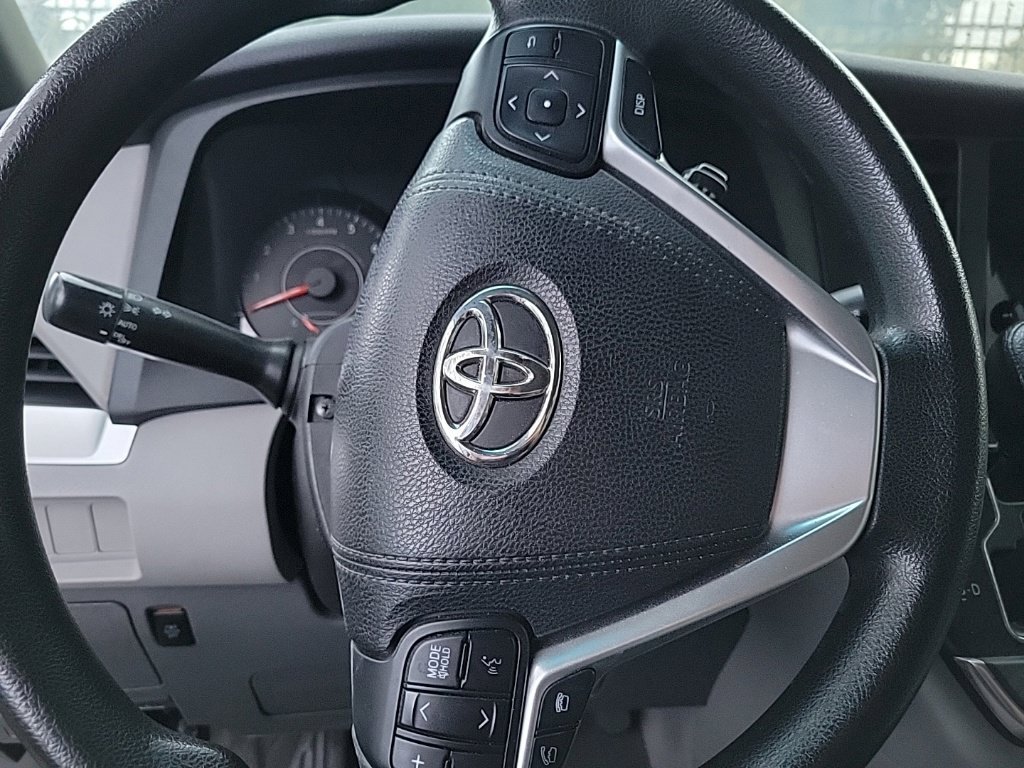 Used 2015 Toyota Sienna LE FWD image 9