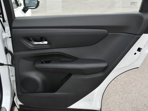 Used 2023 Nissan Ariya AWD image 46