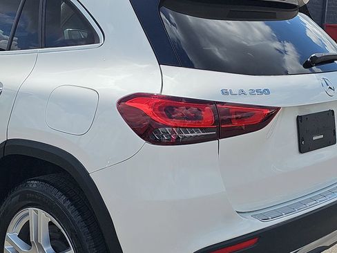 Used 2021 Mercedes-Benz GLA 250 w/ Premium Package image 37