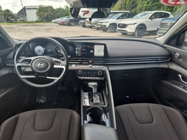 Used 2025 Hyundai Elantra SEL FWD image 26