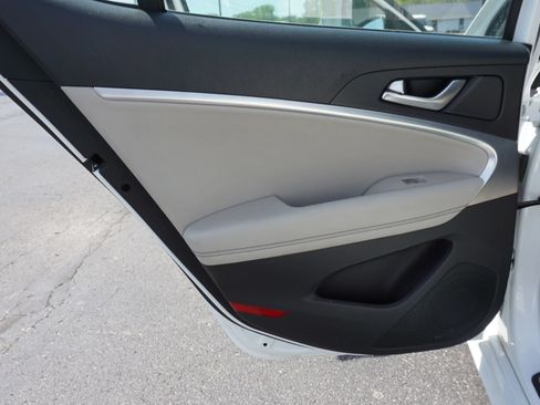Used 2021 Genesis G70 2.0T RWD image 12
