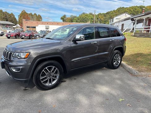 Used 2021 Jeep Grand Cherokee Limited image 4