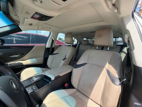 Used 2020 Lexus ES 300h w/ Accessory Package FWD image 20