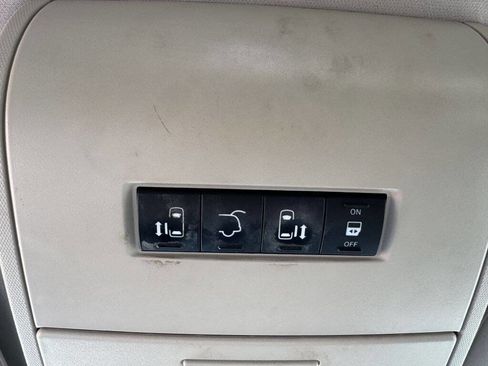 Used 2015 Chrysler Town & Country Touring w/ Driver Convenience Group image 24