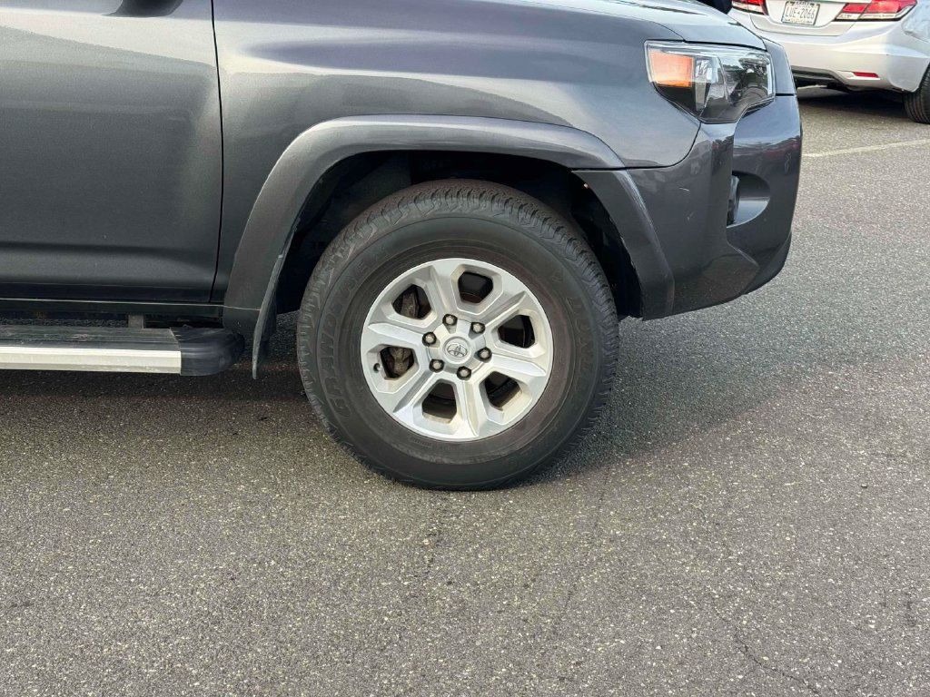 Used 2023 Toyota 4Runner SR5 Premium w/ Moonroof Package AWD/4WD image 9