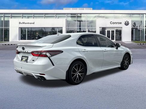 Used 2024 Toyota Camry SE FWD image 5