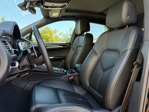 Certified 2026 Porsche Macan AWD/4WD image 5