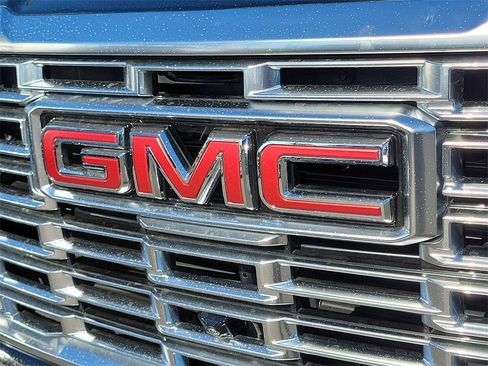 Used 2025 GMC Yukon XL Denali w/ Sun & Power Step Package image 32