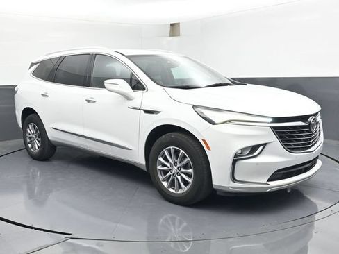 Used 2023 Buick Enclave Essence FWD image 2